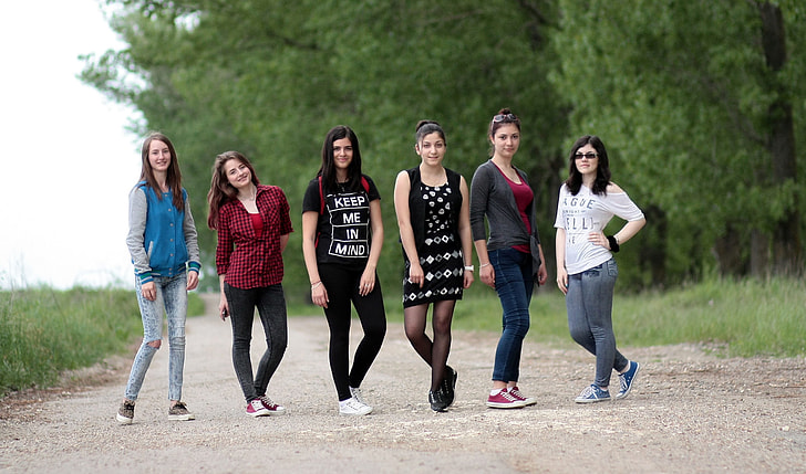 Group photo before smart crop